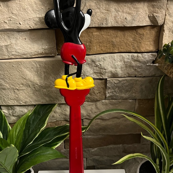 Vintage Walt Disney World Mickey Mouse back scratcher - Picture 3 of 5